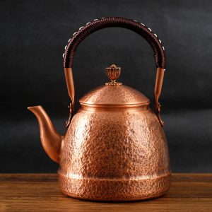 54 Fl Oz Large Vintage English Hammered Solid Copper Tea Kettle For Sale
