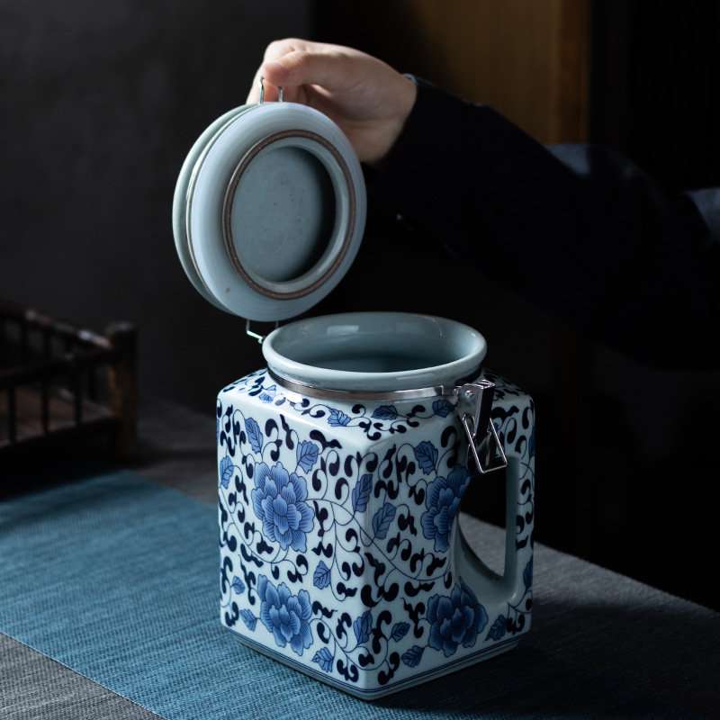 Large Modern Chinese Blue and White Porcelain Loose Leaf and Tea Bag Caddy Large Modern Chinese Blue and White Porcelain Loose Leaf and Tea Bag Caddy