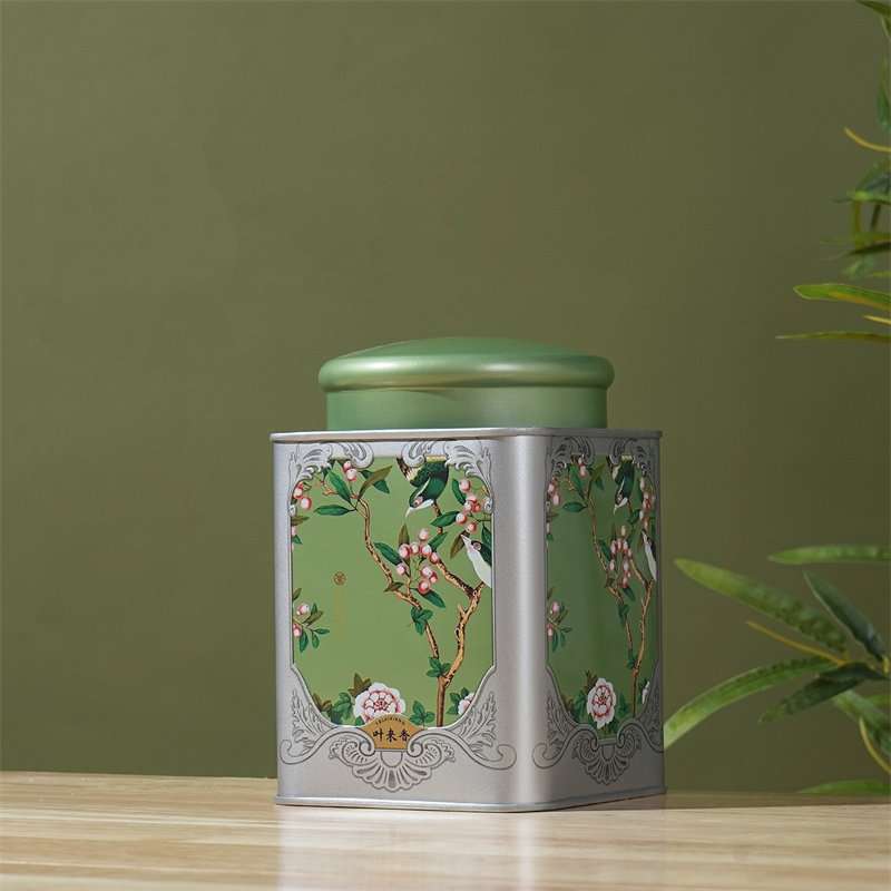 Green and Red Vintage Chinese Tin Plate Tea Caddy Loose Leaf Container for Sale Green and Red Vintage Chinese Tin Plate Tea Caddy Loose Leaf Container for Sale