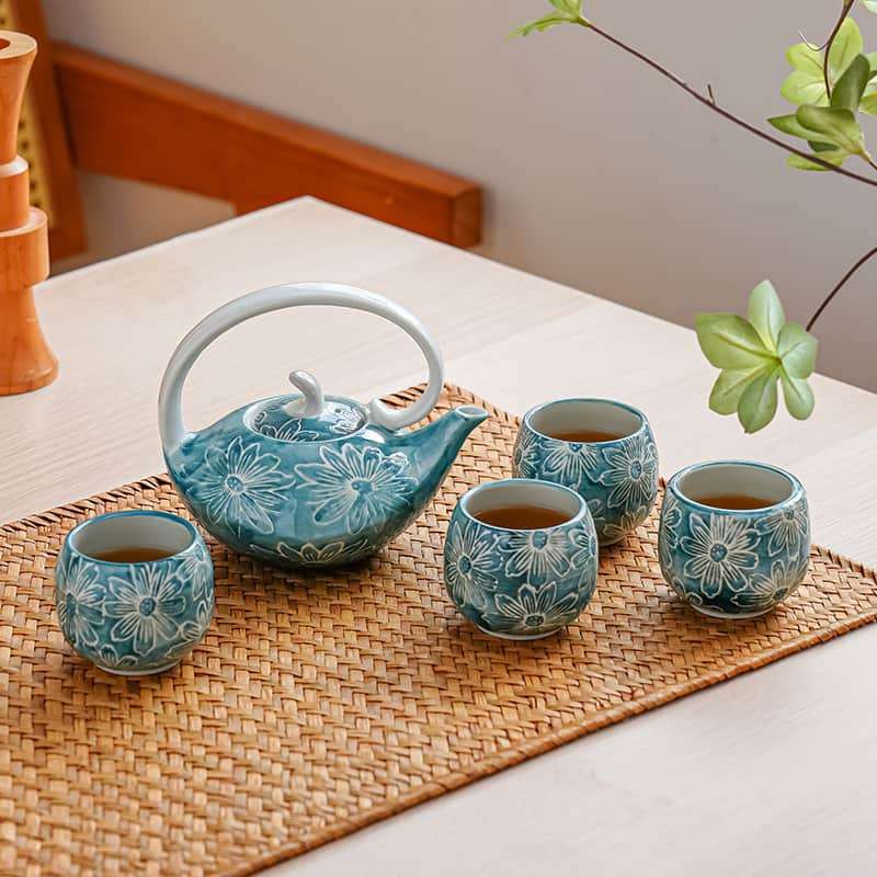 Vintage Porcelain Hand-painted Chrysanthemum Japanese Teapot And Cup Set With Handle Vintage Porcelain Hand-painted Chrysanthemum Japanese Teapot And Cup Set With Handle