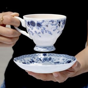 Simple Royal And Elegant Golden Rim Fine Bone China Vintage Tea Cup Set With Saucers