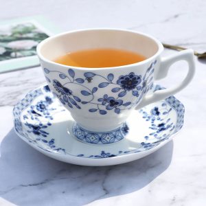 Simple Royal And Elegant Golden Rim Fine Bone China Vintage Tea Cup Set With Saucers