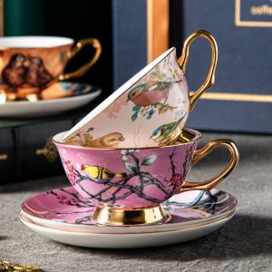 Luxurious And Royal Vintage Patterned Fine Bone China Porcelain Tea Cups And Saucers Set For Sale