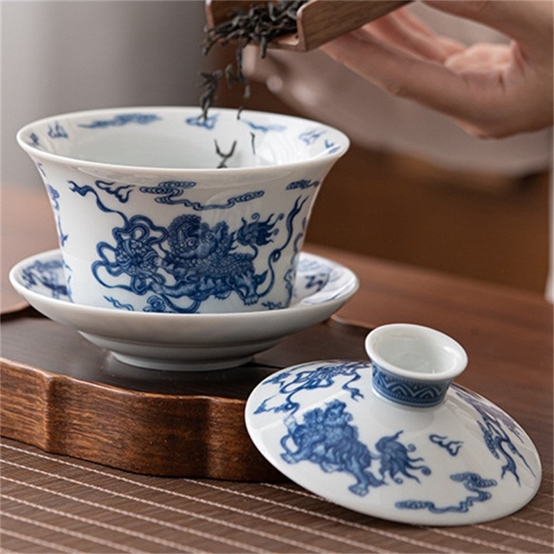 10.1fl Oz/300ml Antique Large Blue And White Porcelain Gaiwan Tea Cup For Sale 10.1fl Oz/300ml Antique Large Blue And White Porcelain Gaiwan Tea Cup For Sale
