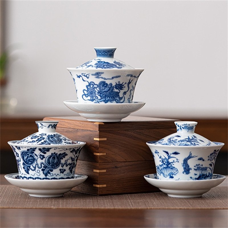 10.1fl Oz/300ml Antique Large Blue And White Porcelain Gaiwan Tea Cup For Sale 10.1fl Oz/300ml Antique Large Blue And White Porcelain Gaiwan Tea Cup For Sale