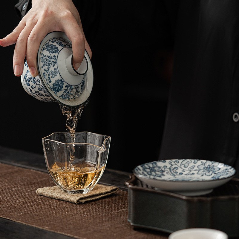 6.08fl Oz/180ml Magnolia Flower Pattern Blue And White Porcelain Easy Gaiwan Teapot 6.08fl Oz/180ml Magnolia Flower Pattern Blue And White Porcelain Easy Gaiwan Teapot