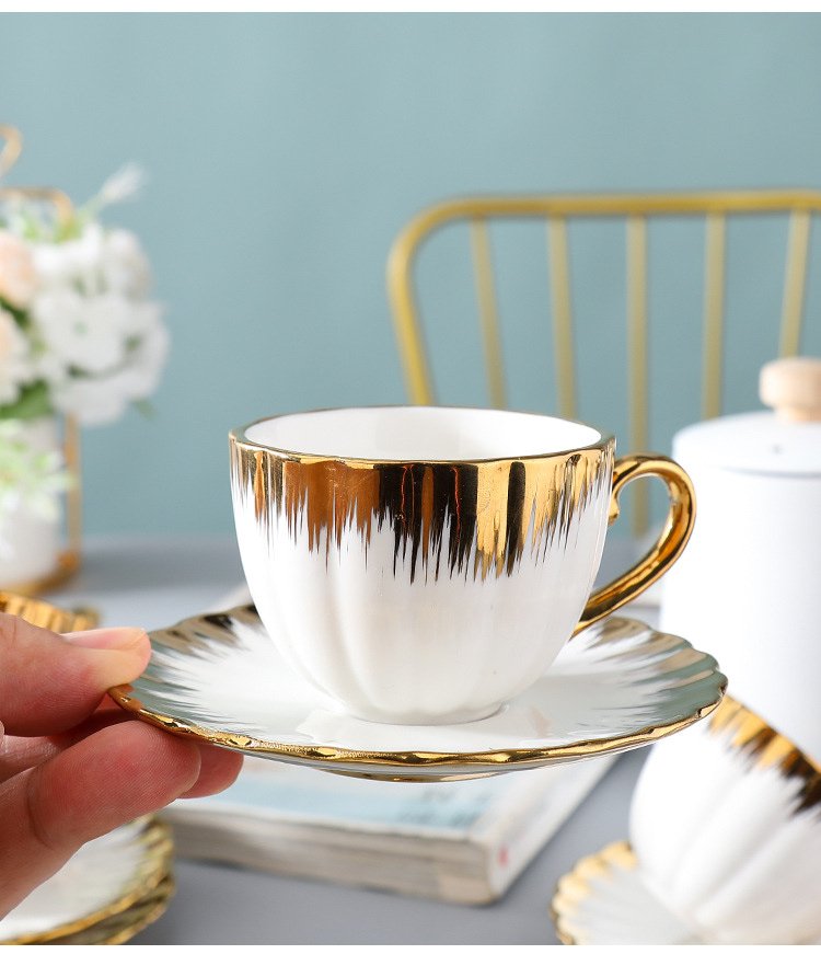 Green And White Golden Rim Royal Bone China Vintage Tea Cups And Saucers Set Cheap For Sale Green And White Golden Rim Royal Bone China Vintage Tea Cups And Saucers Set Cheap For Sale