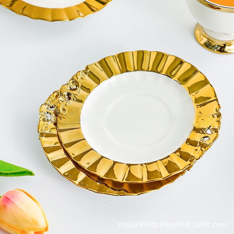 Simple Royal And Elegant Golden Rim Fine Bone China Vintage Tea Cup Set With Saucers Simple Royal And Elegant Golden Rim Fine Bone China Vintage Tea Cup Set With Saucers