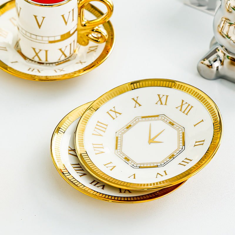 Simple Royal And Elegant Golden Rim Fine Bone China Vintage Tea Cup Set With Saucers Simple Royal And Elegant Golden Rim Fine Bone China Vintage Tea Cup Set With Saucers