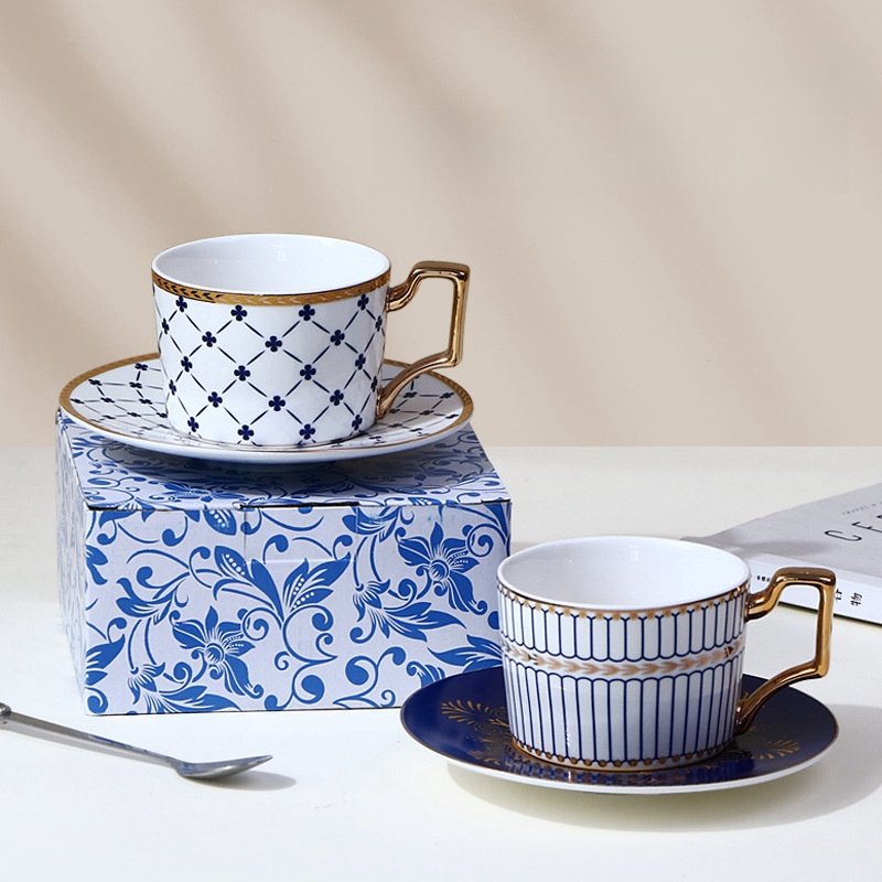 6.8 Fl Oz/200 Ml Vintage Elegant Hand Painted Flower Bone China Porcelain Tea Cups And Saucers Set Of 4 6.8 Fl Oz/200 Ml Vintage Elegant Hand Painted Flower Bone China Porcelain Tea Cups And Saucers Set Of 4