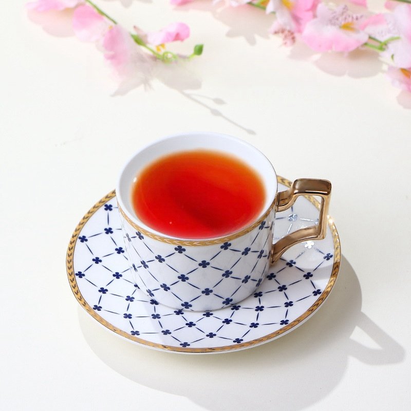 6.8 Fl Oz/200 Ml Vintage Elegant Hand Painted Flower Bone China Porcelain Tea Cups And Saucers Set Of 4 6.8 Fl Oz/200 Ml Vintage Elegant Hand Painted Flower Bone China Porcelain Tea Cups And Saucers Set Of 4