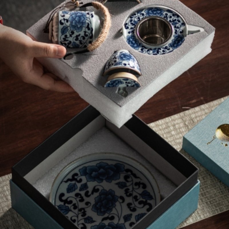 Blue And White Porcelain Traditional Japanese Tea Ceremony Gift Set Blue And White Porcelain Traditional Japanese Tea Ceremony Gift Set