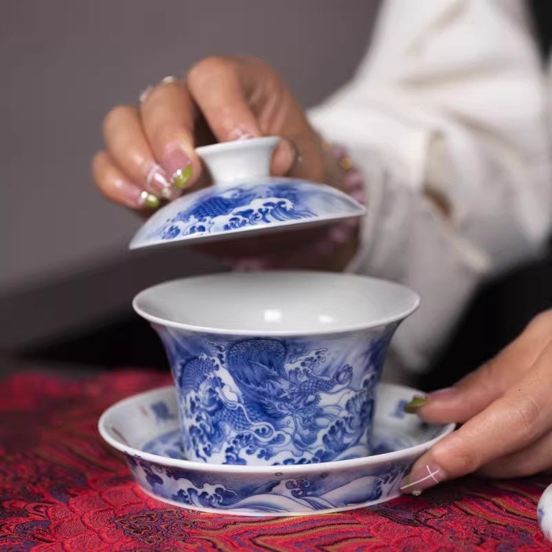 5.41fl Oz/160ml Antique Dragon Pattern Blue And White Porcelain Jingdezhen Gaiwan Tea Set For Sale 5.41fl Oz/160ml Antique Dragon Pattern Blue And White Porcelain Jingdezhen Gaiwan Tea Set For Sale