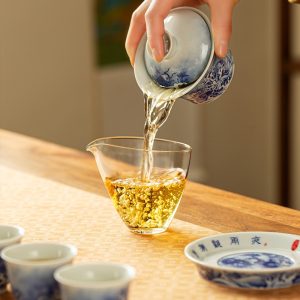 5.41fl Oz/160ml Antique Dragon Pattern Blue And White Porcelain Jingdezhen Gaiwan Tea Set For Sale