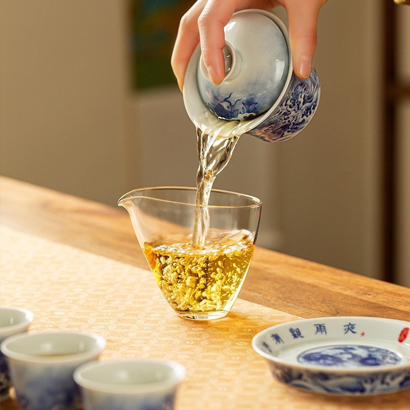 5.41fl Oz/160ml Antique Dragon Pattern Blue And White Porcelain Jingdezhen Gaiwan Tea Set For Sale 5.41fl Oz/160ml Antique Dragon Pattern Blue And White Porcelain Jingdezhen Gaiwan Tea Set For Sale