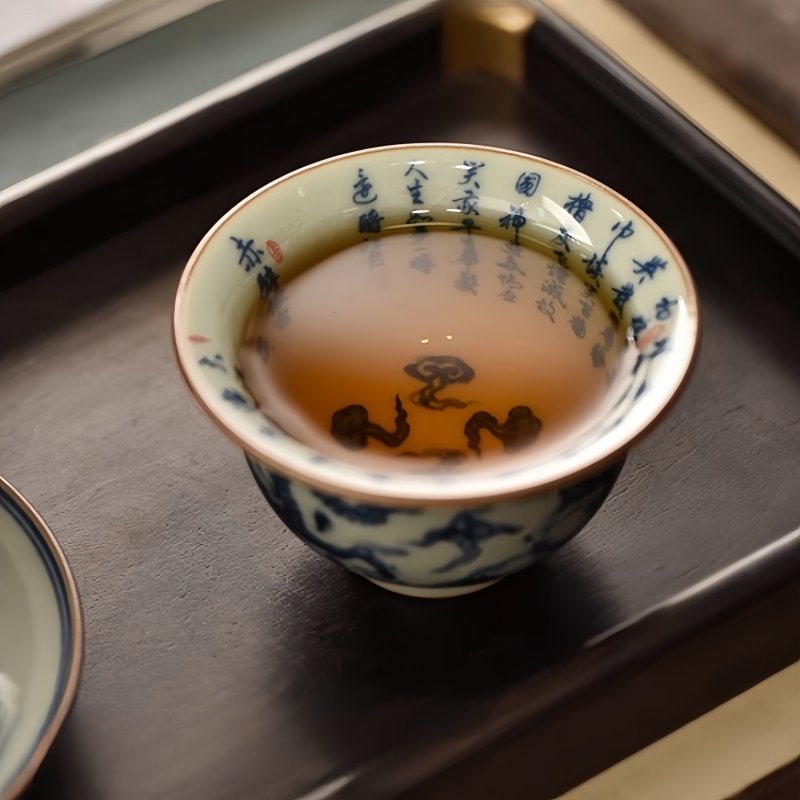 Vintage Chinese Blue And White Porcelain Dragon Pattern Hand-pressed Tea Cup Inner Painted Poetry Vintage Chinese Blue And White Porcelain Dragon Pattern Hand-pressed Tea Cup Inner Painted Poetry