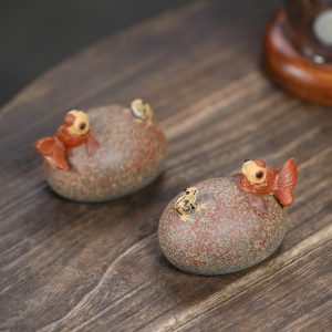 Antique Spitting Goldfish And Frog On The Stone Zisha Gongfu Tea Pet Table Decoration
