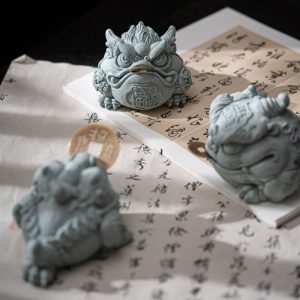 Chinese Blue Sandstone Vintage Golden Toad Tea Pet For Good Meaning