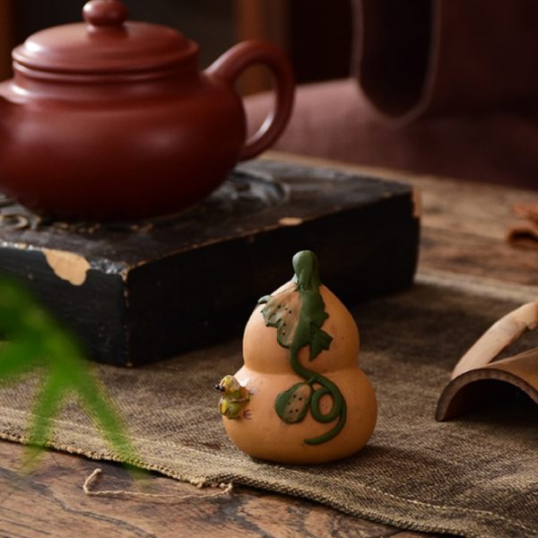 Chinese Creative Yixing Purple Clay Lucky Frog On The Gourd Spits Water Tea Pet