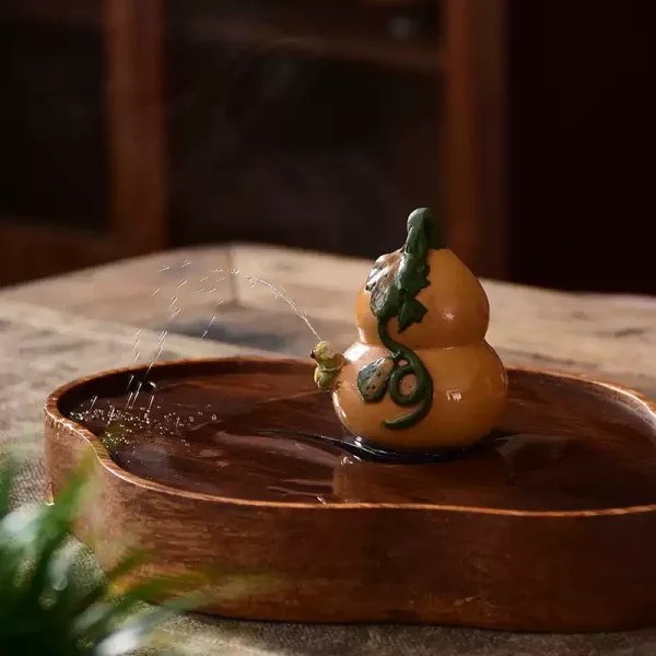 Chinese Creative Yixing Purple Clay Lucky Frog On The Gourd Spits Water Tea Pet