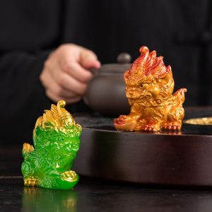 Chinese Green And Red Color Changing Resin Gongfu Tea Pet Dragon