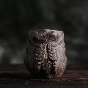 Chinese Handcraft Vintage Rough Pottery Toad Shaped Gilded Iron Rust Glaz Chahai Gongfu Tea Accessories