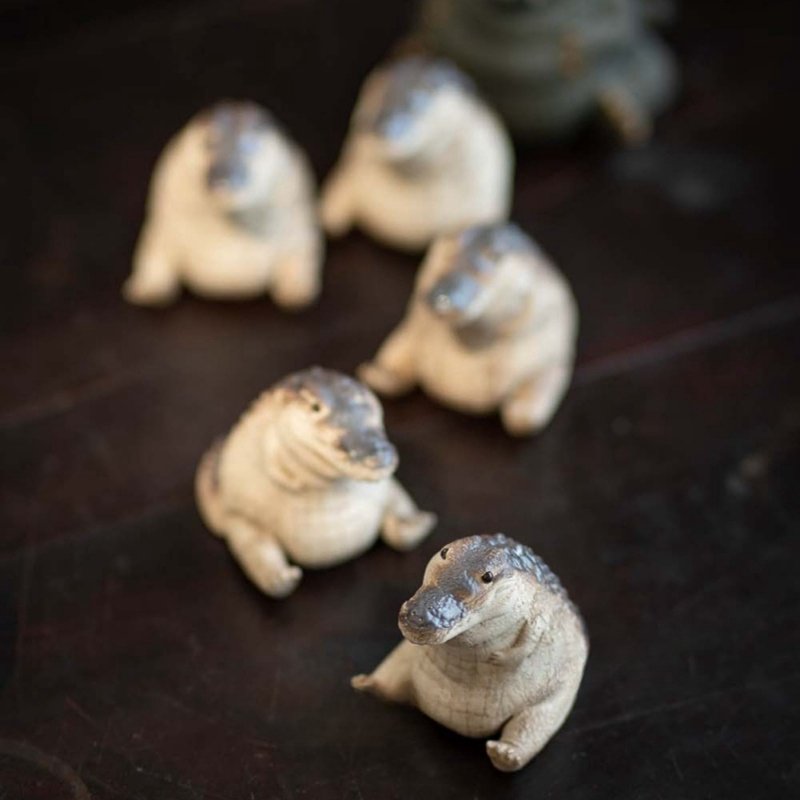 Creative Chinese Gongfu Tea Ceremony Yixing Purple Clay Crocodile Tea Pet For Sale Creative Chinese Gongfu Tea Ceremony Yixing Purple Clay Crocodile Tea Pet For Sale