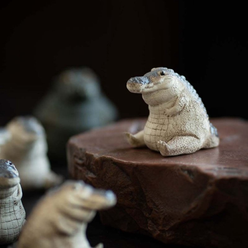Creative Chinese Gongfu Tea Ceremony Yixing Purple Clay Crocodile Tea Pet For Sale Creative Chinese Gongfu Tea Ceremony Yixing Purple Clay Crocodile Tea Pet For Sale