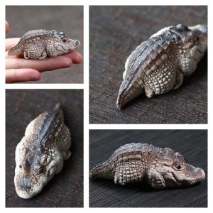 Cute Crouching Crocodile Traditional Zisha Tea Pet Chinese Desk Decoration For Sale