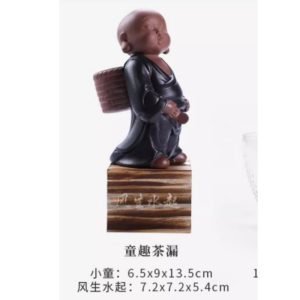 Japanese Purple Clay Cute Creative Peeing Pee Boy Tea Pet With Infuser And Wood Base