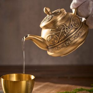 Luxurious Traditional Antique Money Theme Brushed Brass Teapots For Sale