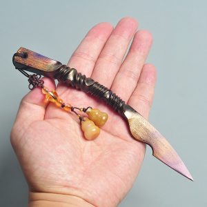 Moon Shaped Damascus Steel Vintage Pu-erh Tactical Tea Cake Knife With Tassel