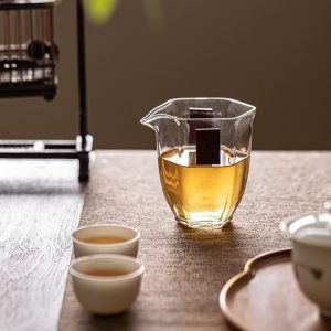 New Chinese Style Clear Glass Classical Kungfu Gong Dao Bei With Double Hexagonal Rosewood Handles