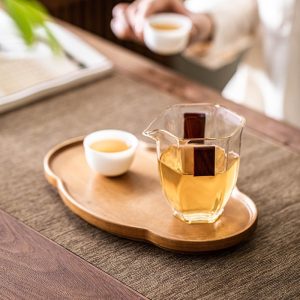 New Chinese Style Clear Glass Classical Kungfu Gong Dao Bei With Double Hexagonal Rosewood Handles