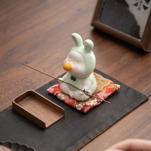 Personalized Traditional Ceramic Mini Cute Sit In Meditation Rabbit Tea Pet With Cushion