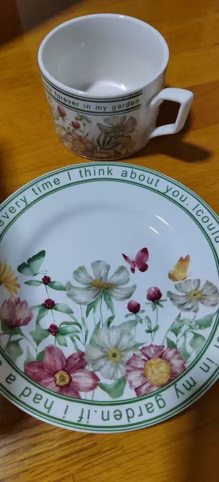 These Tea Cups And Saucers Are Absolutely Lovely!