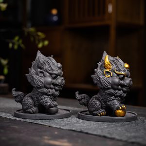 Traditional Chinese Zisha Old Dragon Stepping On Ingot Tea Pet Have Good Meaning