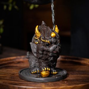 Traditional Chinese Zisha Old Dragon Stepping On Ingot Tea Pet Have Good Meaning