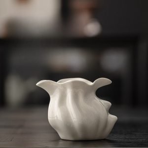 Vintage Elegant White Porcelain Lotus Leaf Shape Plant Ash Glaze Handcraft Cha Hai Gongfu Tea Accessories