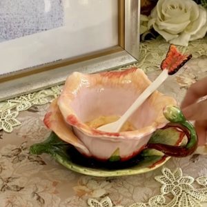 Vintage Hand Painted Red Rose Shaped Japanese Tea Cup And Roses Leaves Saucers Set For Sale