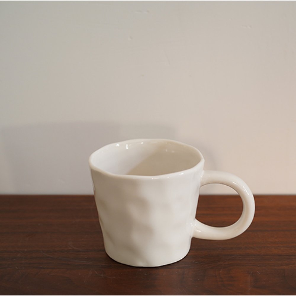 Vintage Engling Royal Albert Handcrafted Three-dimensiona Rose Bone China Tea Mug Vintage Engling Royal Albert Handcrafted Three-dimensiona Rose Bone China Tea Mug