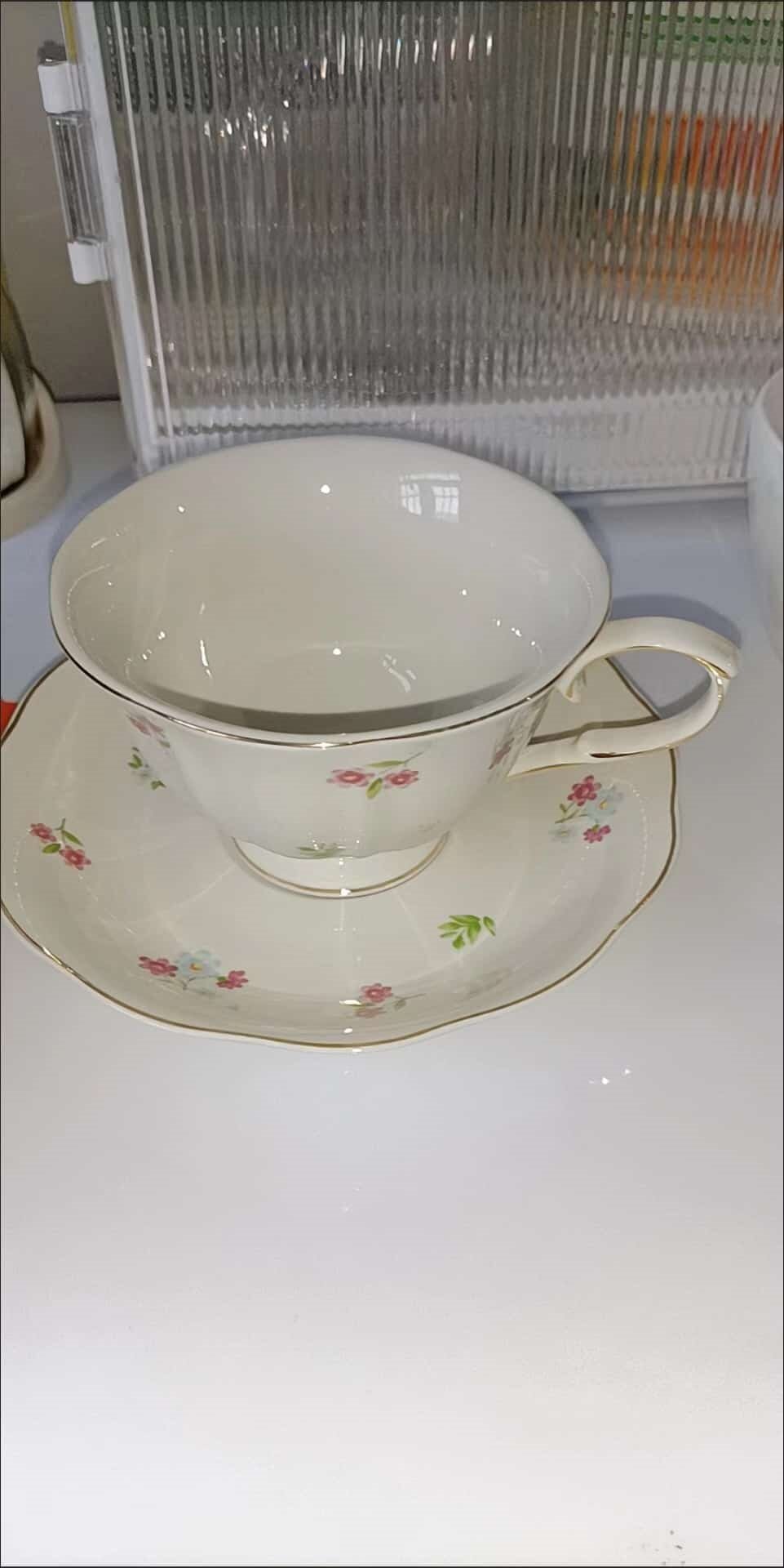 I Bought This 8 5 Fl Oz250 Ml Floral Pattern White Porcelain Tea Cup With Saucer Set For My Wife As A Surprise Gift And She’s In Love With It