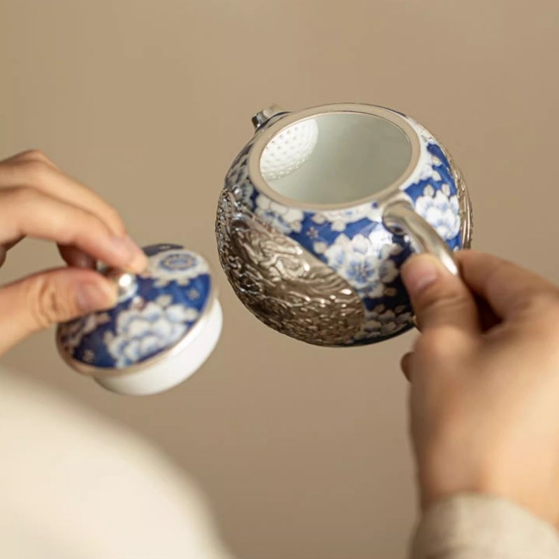 Japanese Vintage Relief Silver Dragon And Phoenix Ceramic Teapot Blue And White Pattern Japanese Vintage Relief Silver Dragon And Phoenix Ceramic Teapot Blue And White Pattern