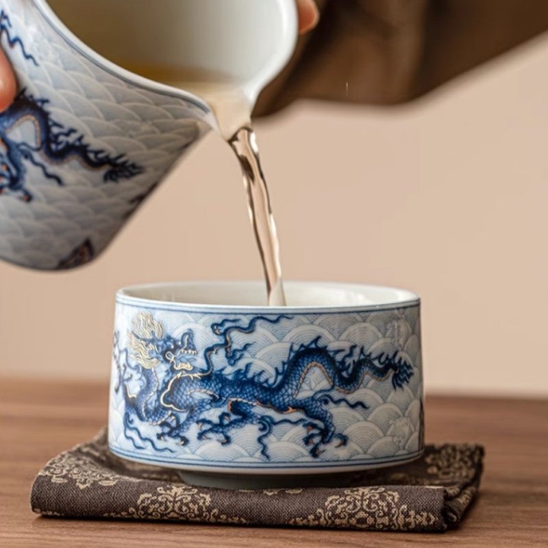 Traditional Blue And White Porcelain Exquisite Dragon Pattern Master Gongfu Tea Cup Traditional Blue And White Porcelain Exquisite Dragon Pattern Master Gongfu Tea Cup
