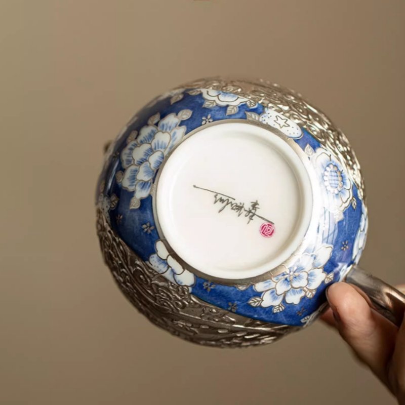 Japanese Vintage Relief Silver Dragon And Phoenix Ceramic Teapot Blue And White Pattern Japanese Vintage Relief Silver Dragon And Phoenix Ceramic Teapot Blue And White Pattern