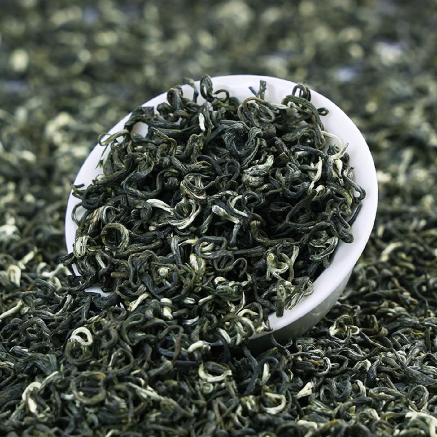 2024 Spring Premium Bi Luo Chun Green Tea From The Cloud-wreathed Mountains Of Ya’an 100g Traditional Wrap 2024 Spring Premium Bi Luo Chun Green Tea From The Cloud-wreathed Mountains Of Ya'an 100g Traditional Wrap
